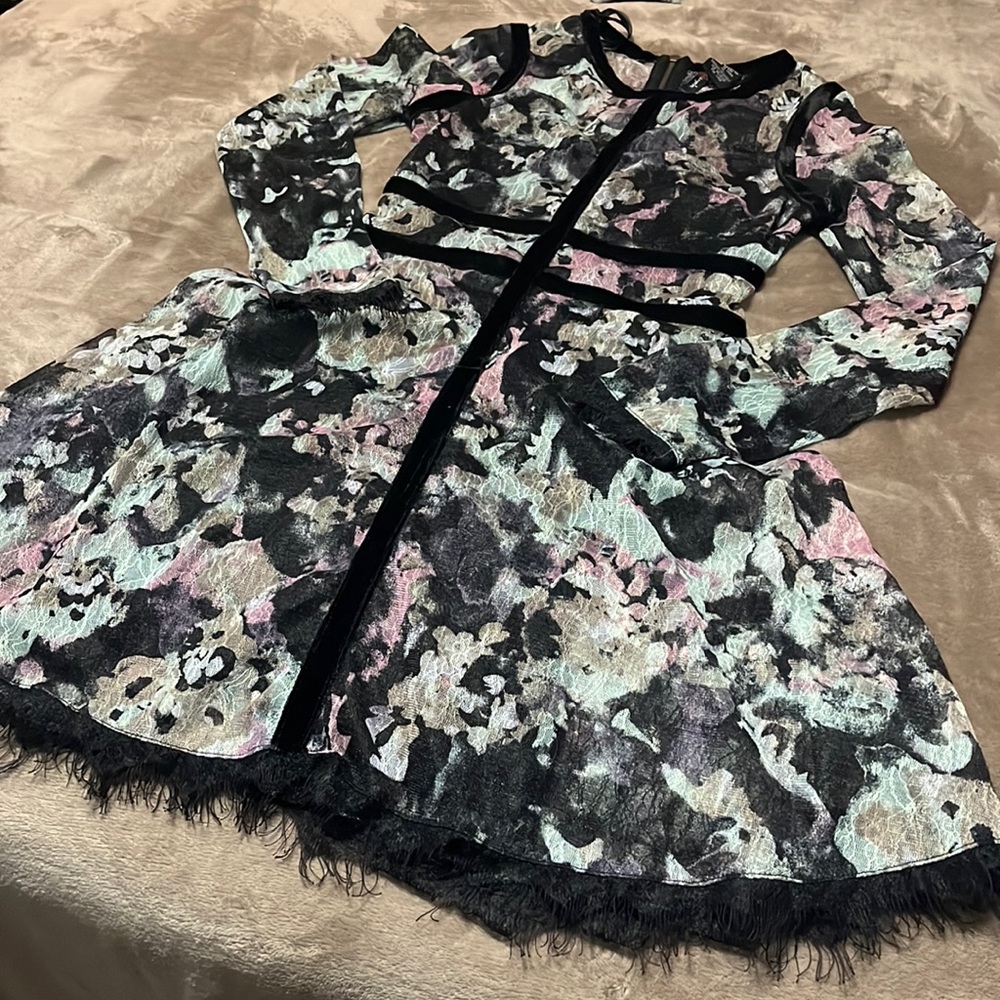 Women’s flowered lace dress